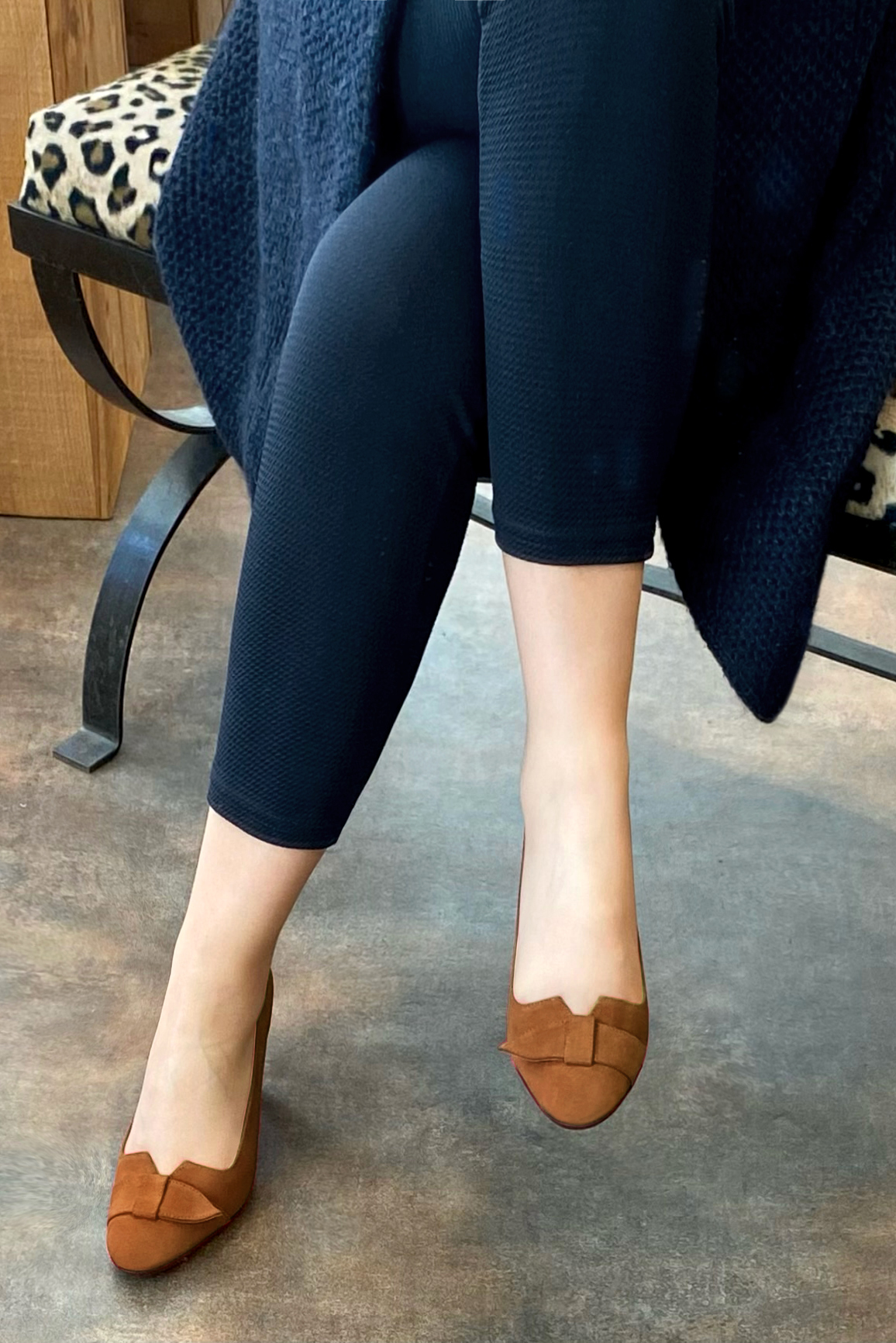 French elegance and refinement for these caramel brown dress pumps, with a knot on the front, 
                available in many subtle leather and colour combinations. Possibility to customize with your colors, materials and heels.
With its original cutout, this pretty fitted pump
will render you great services, combining comfort and distinction. 
                Matching clutches for parties, ceremonies and weddings.   
                You can customize these shoes to perfectly match your tastes or needs, and have a unique model.  
                Choice of leathers, colours, knots and heels. 
                Wide range of materials and shades carefully chosen.  
                Rich collection of flat, low, mid and high heels.  
                Small and large shoe sizes - Florence KOOIJMAN